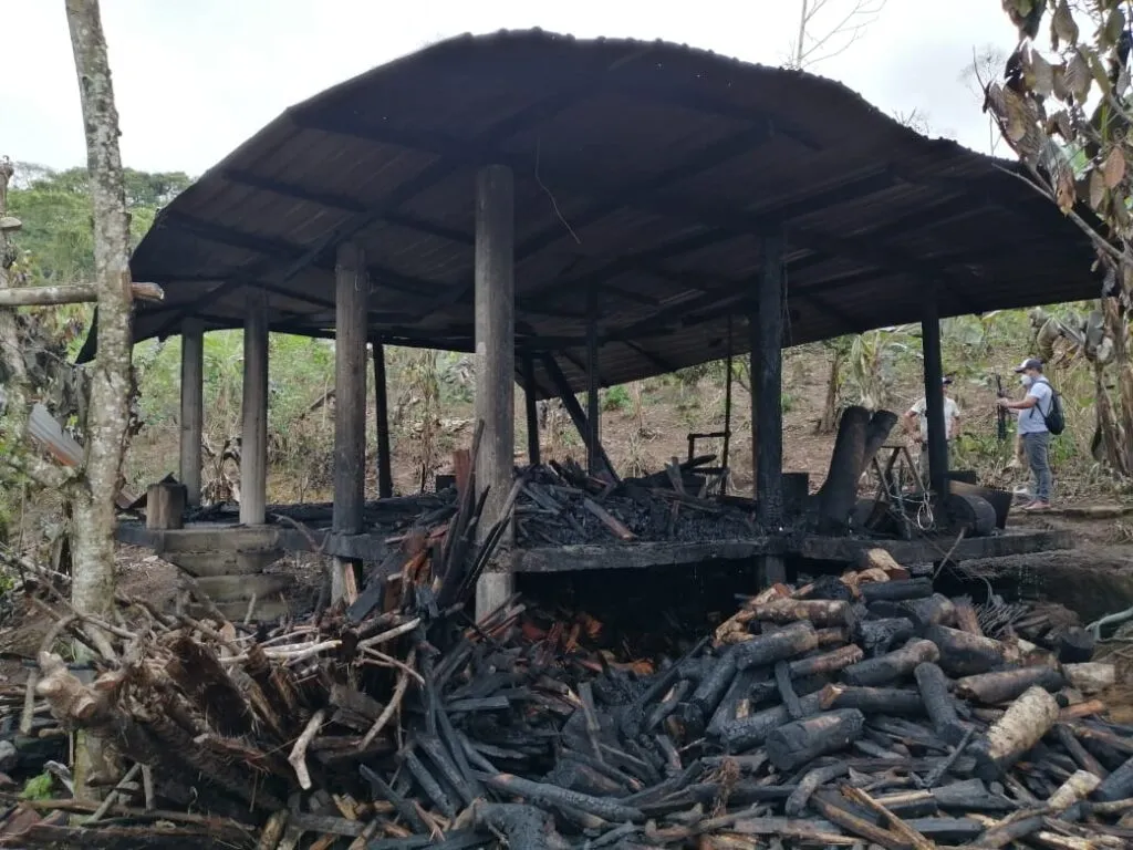 INCENDIO CONSUMIÓ TODO
