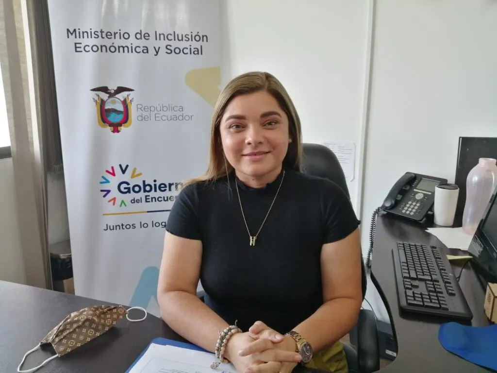 Mujeres Waorani firman ayuda con MIES