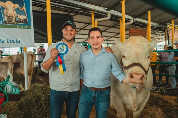 ¡Un éxito en su primer día, más de 300 emprendimientos en La Feria de la 10!