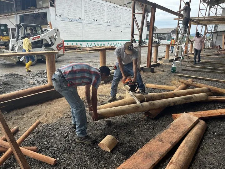 UNIDOS EN POS DE UN SOLO OBJETIVO
