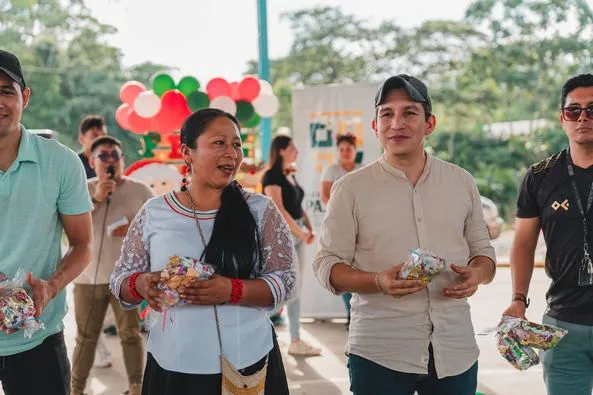 Navidad con entrega de caramelos en comunidades de Pastaza